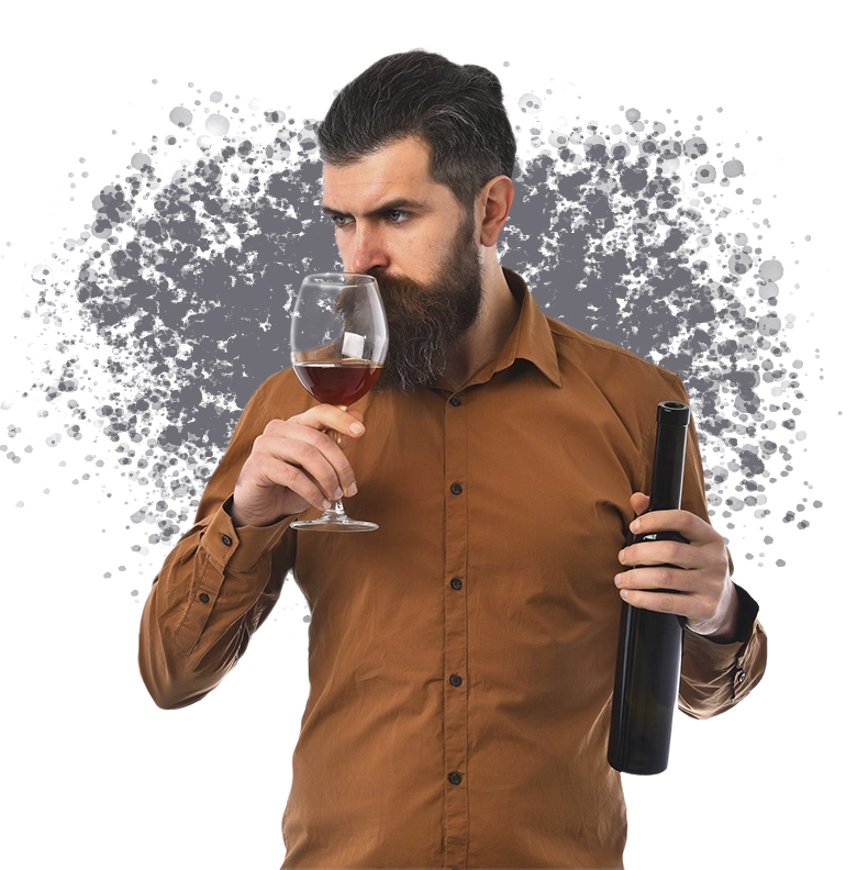 hombre oliendo vino en copa